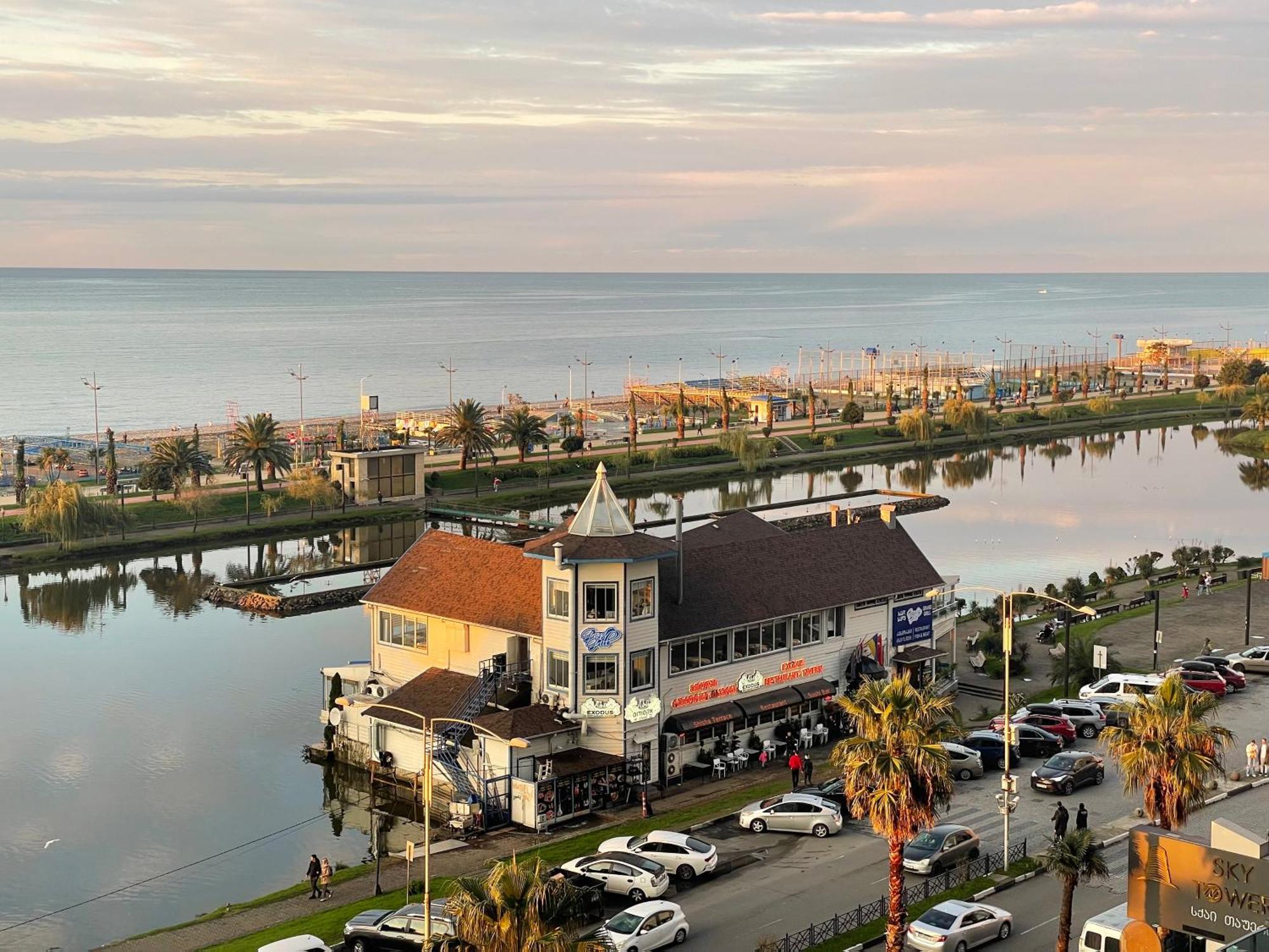 Suites Orbi City Aparthotel Batumi Kültér fotó